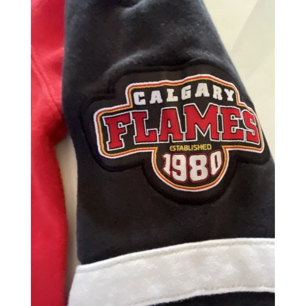 Calgary‎ Flames Youth Majestic Pullover Hoodie XL Size 14 Stitched Logo Red